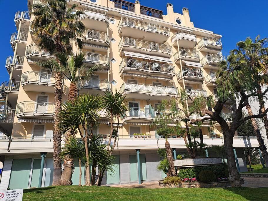 Centrale Vicino Spiagge E Ciclabile + Box-Auto ! Apartment Arma di Taggia Bagian luar foto