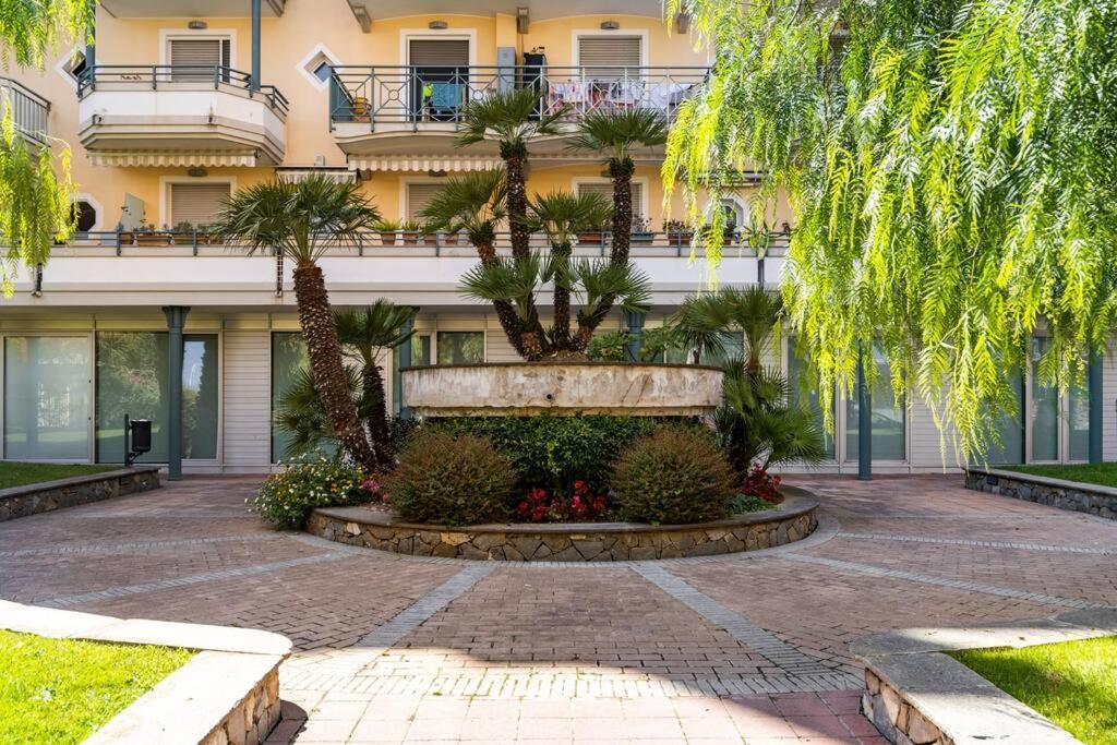 Centrale Vicino Spiagge E Ciclabile + Box-Auto ! Apartment Arma di Taggia Bagian luar foto