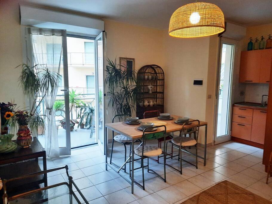 Centrale Vicino Spiagge E Ciclabile + Box-Auto ! Apartment Arma di Taggia Bagian luar foto